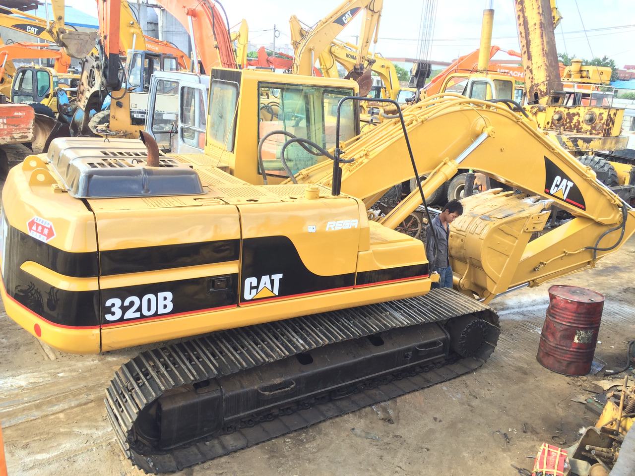 Új Lánctalpas kotró Japanese  cat excavator CAT 320B  320BL: 8 kép.