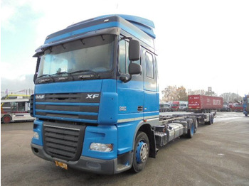 Ponyvás teherautó DAF XF 105 410