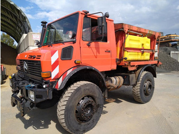 Billenőplatós teherautó UNIMOG