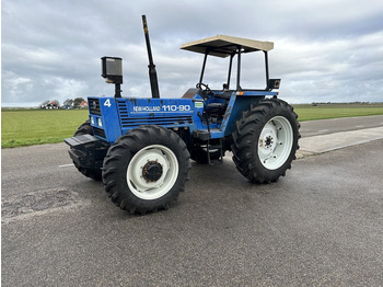 Traktor NEW HOLLAND