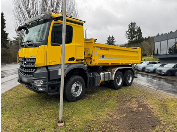 Billenőplatós teherautó MERCEDES-BENZ Arocs