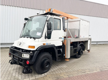 Emelőkosaras teherautó UNIMOG U400