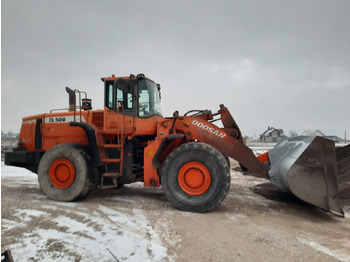 Gumikerekes homlokrakodó DOOSAN DL500