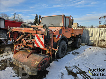 Billenőplatós teherautó UNIMOG