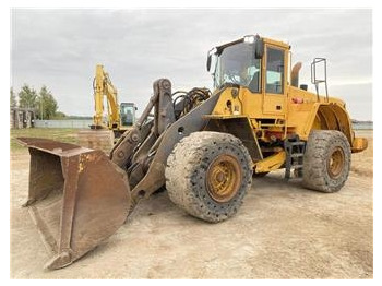 Gumikerekes homlokrakodó VOLVO L150E