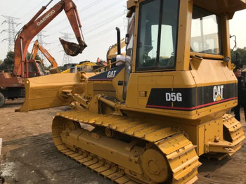 Buldózer CATERPILLAR D5M