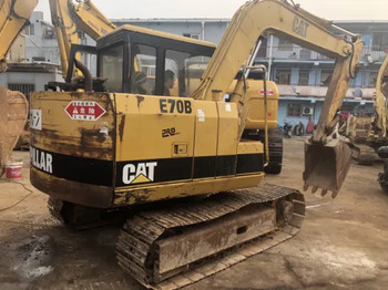 Lánctalpas kotró CATERPILLAR E70B