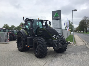 Traktor VALTRA