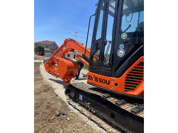 Minikotró Hitachi ZX50U: 4 kép.