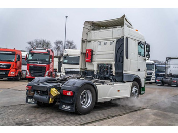 Nyergesvontató DAF XF 460 + HYDRAULIQUE: 3 kép.