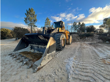 Gumikerekes homlokrakodó VOLVO L350F