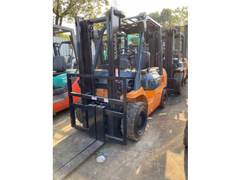 Dízel targonca Original Japan Komatsu Fd30 Used 3ton Diesel Forklift  For Sale: 3 kép.