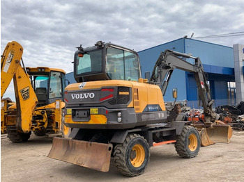 Gumikerekes kotró Volvo EW 60 E: 4 kép. Gumikerekes kotró Volvo EW 60 E: 4 kép.