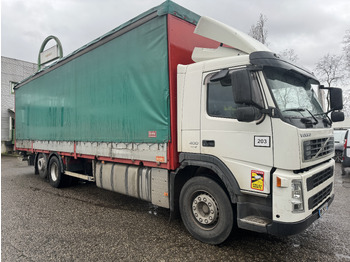 Ponyvás teherautó VOLVO FM 400