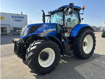 Traktor NEW HOLLAND T7.245