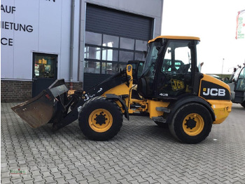 Gumikerekes homlokrakodó JCB 409