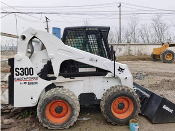 Mini homlokrakodó BOBCAT S300