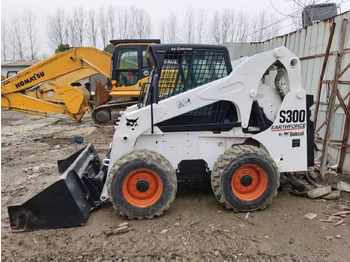 Mini homlokrakodó Bobcat S300: 3 kép.