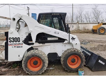 Mini homlokrakodó Bobcat S300: 4 kép.