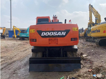 Gumikerekes kotró DOOSAN DX150W