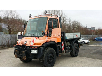 Billenőplatós teherautó UNIMOG U500