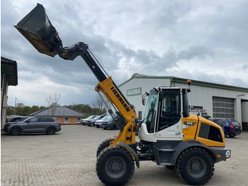 Teleszkópos homlokrakodó LIEBHERR L 509 Tele