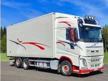 Dobozos felépítményű teherautó Volvo FH540: 2 kép.