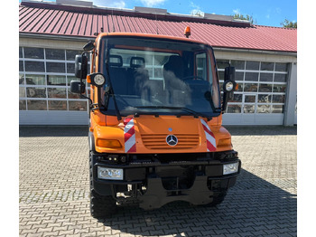 Billenőplatós teherautó UNIMOG