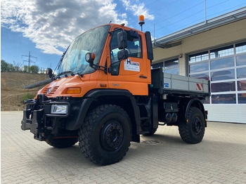 Billenőplatós teherautó UNIMOG U500