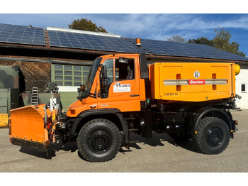 Billenőplatós teherautó UNIMOG U500