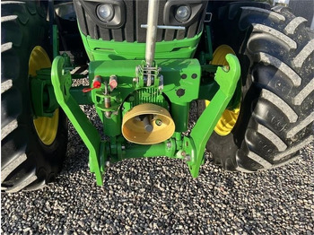 Traktor John Deere 6175R Med frontlift og frontPTO: 4 kép.