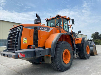 Gumikerekes homlokrakodó Doosan DL450: 4 kép.