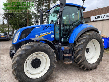 Traktor NEW HOLLAND T5