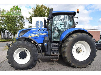 Traktor NEW HOLLAND T7.230