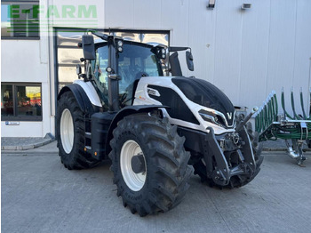 Traktor VALTRA