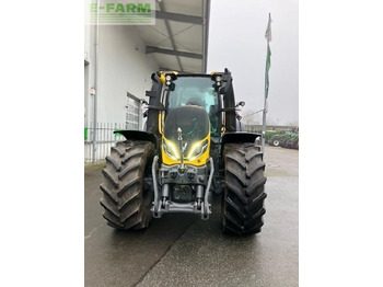 Traktor Valtra q305: 2 kép.