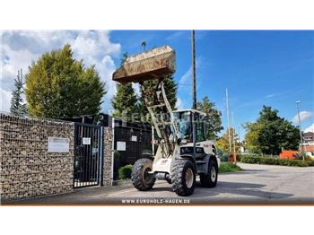 Gumikerekes homlokrakodó TEREX