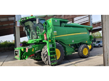 Kombájn JOHN DEERE T560