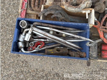 Építőipari berendezések Pallet of Various Tools: 2 kép.