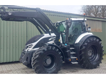 Traktor VALTRA