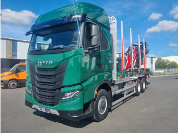 Rönkszállító teherautó IVECO X-WAY