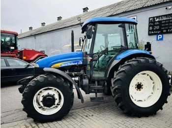 Traktor NEW HOLLAND TD5