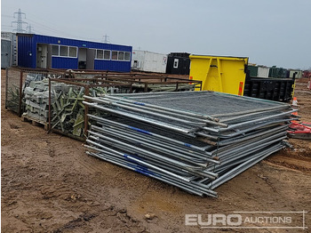 Építőipari berendezések Bundle of Heras Fencing, Pallet of Heras Fencing Feet (2 of), Stillage of Basket Hooks ( 5 of): 3 kép.