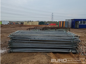 Építőipari berendezések Bundle of Heras Fencing, Pallet of Heras Fencing Feet (2 of), Stillage of Basket Hooks ( 5 of): 4 kép.