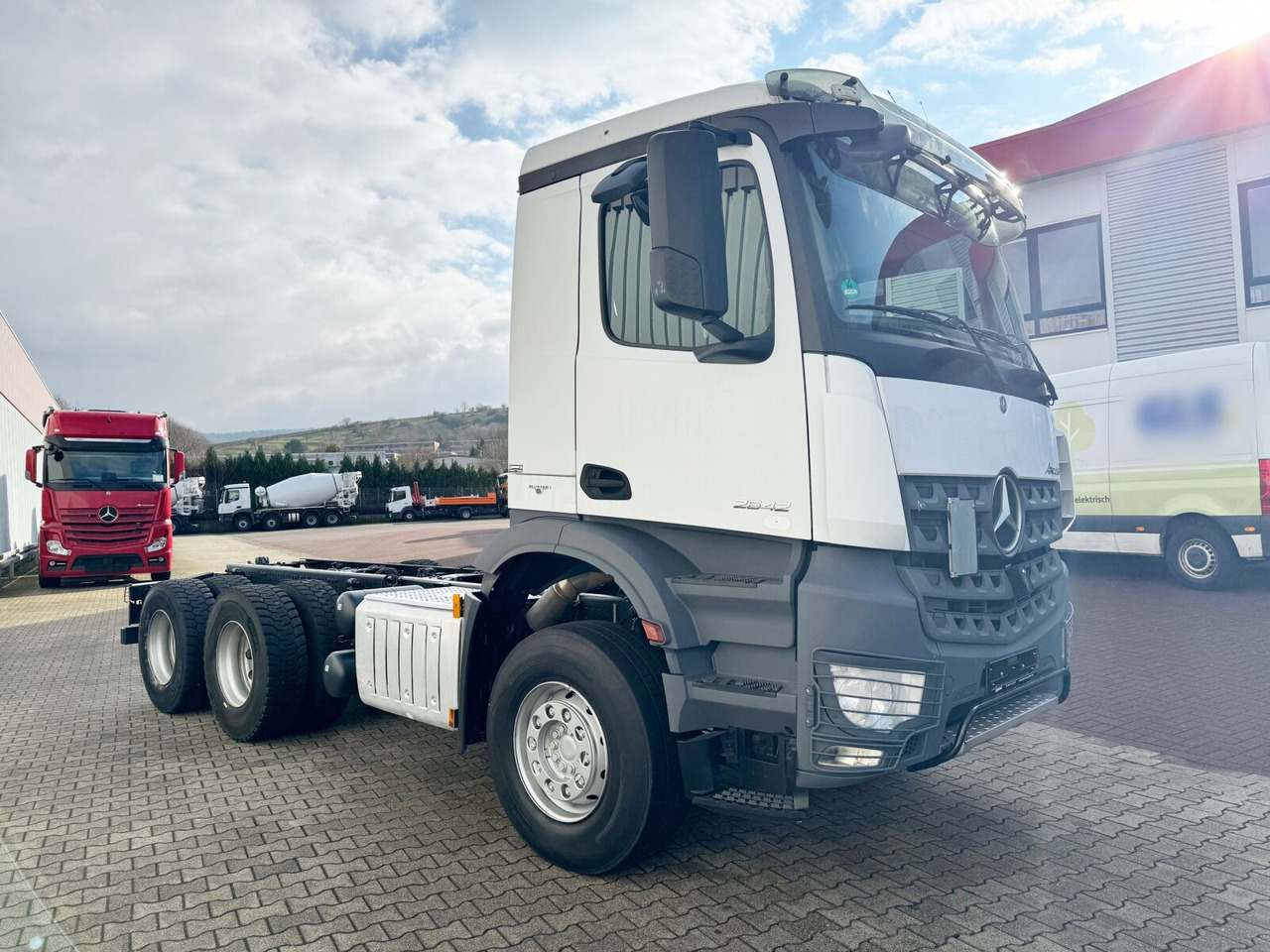 Billenőplatós teherautó Mercedes-Benz Arocs 2642 K 6x4 Arocs 2642 K 6x4: 9 kép.