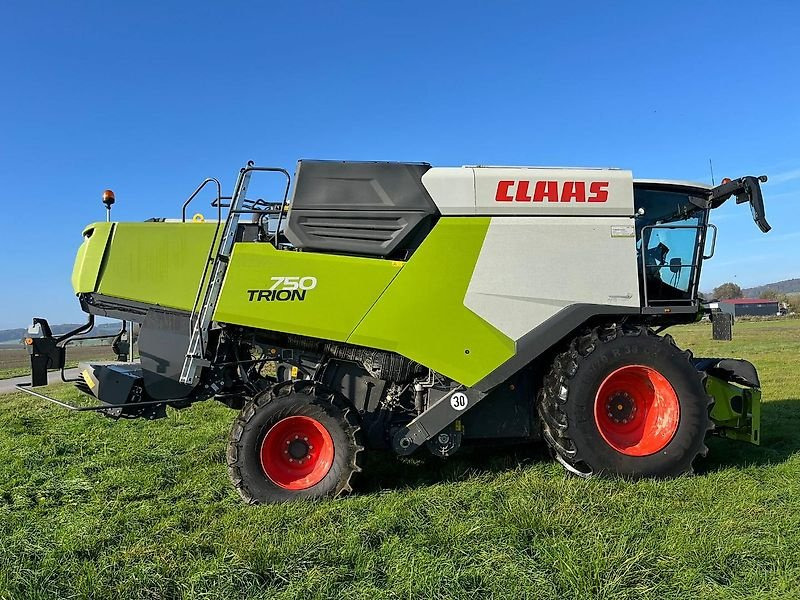 Kombájn CLAAS Trion 750: 9 kép.