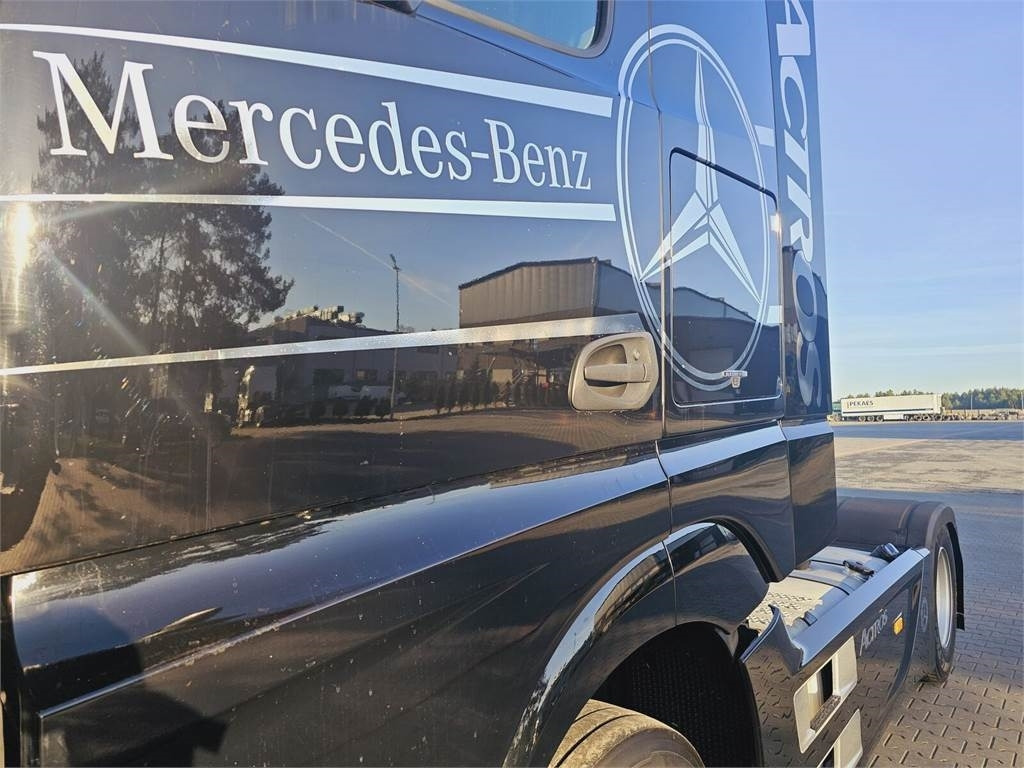 Nyergesvontató Mercedes-Benz ACTROS 1843: 8 kép.