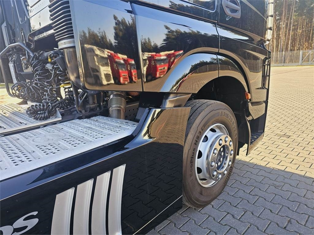 Nyergesvontató Mercedes-Benz ACTROS 1843: 18 kép.