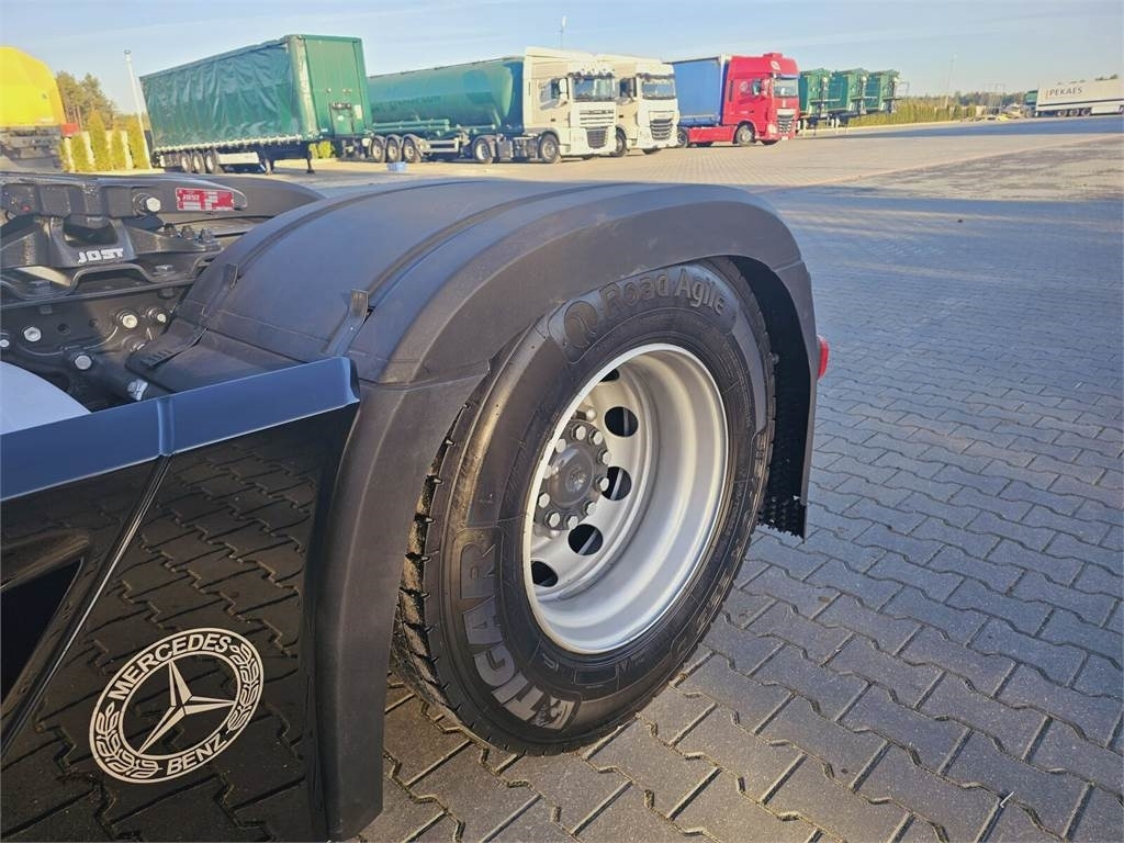 Nyergesvontató Mercedes-Benz ACTROS 1843: 12 kép.