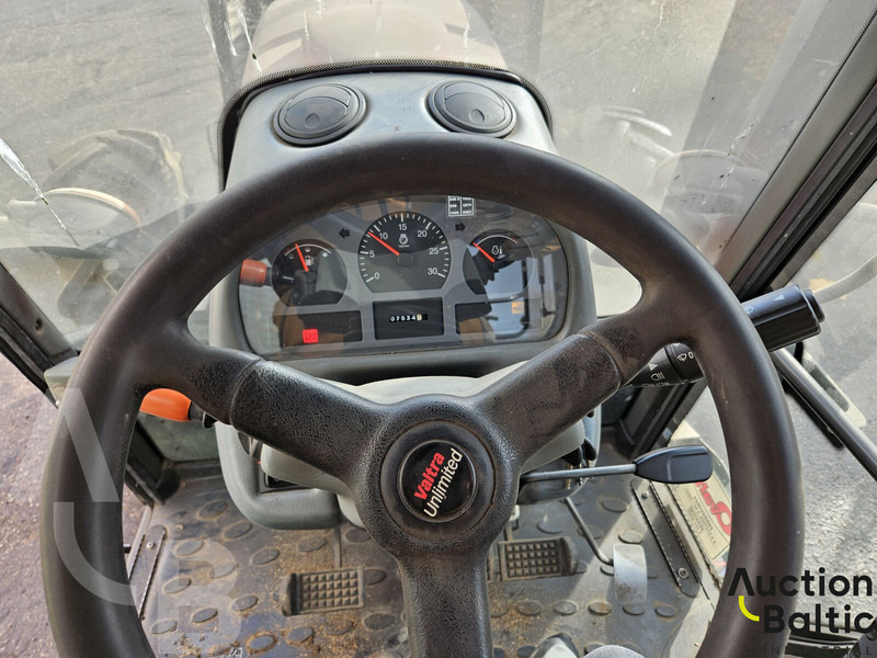 Traktor Valtra A 93H: 8 kép.